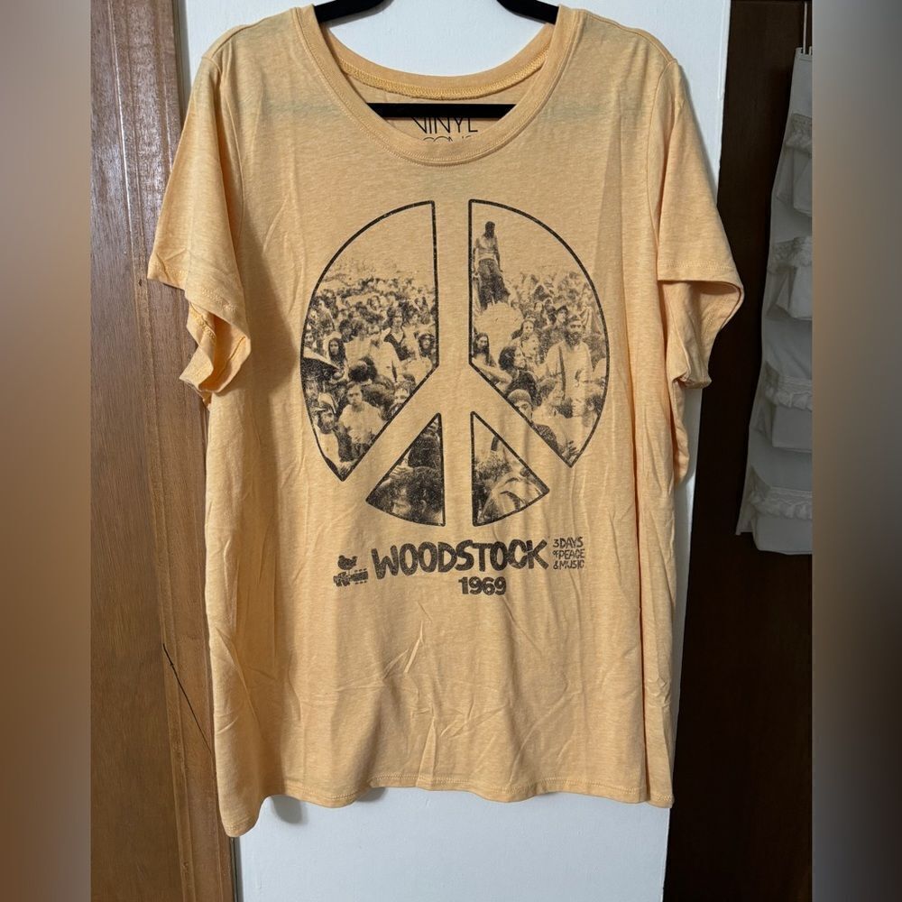 Size 3 Woodstock shirt vinyl icons brand but sold by torrid-great condition